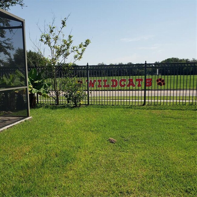 Building Photo - 2020 Leather Fern Dr