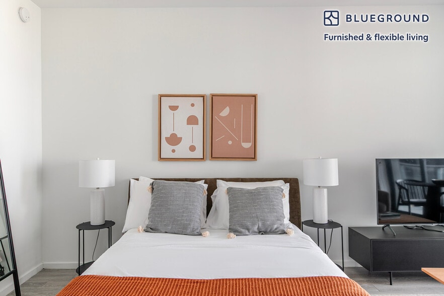 Building Photo - 230 NE 4th St