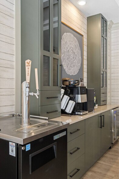 Building Photo - The Nixon