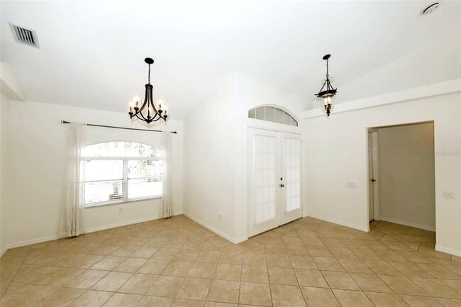 Building Photo - 285 Marquette Rd