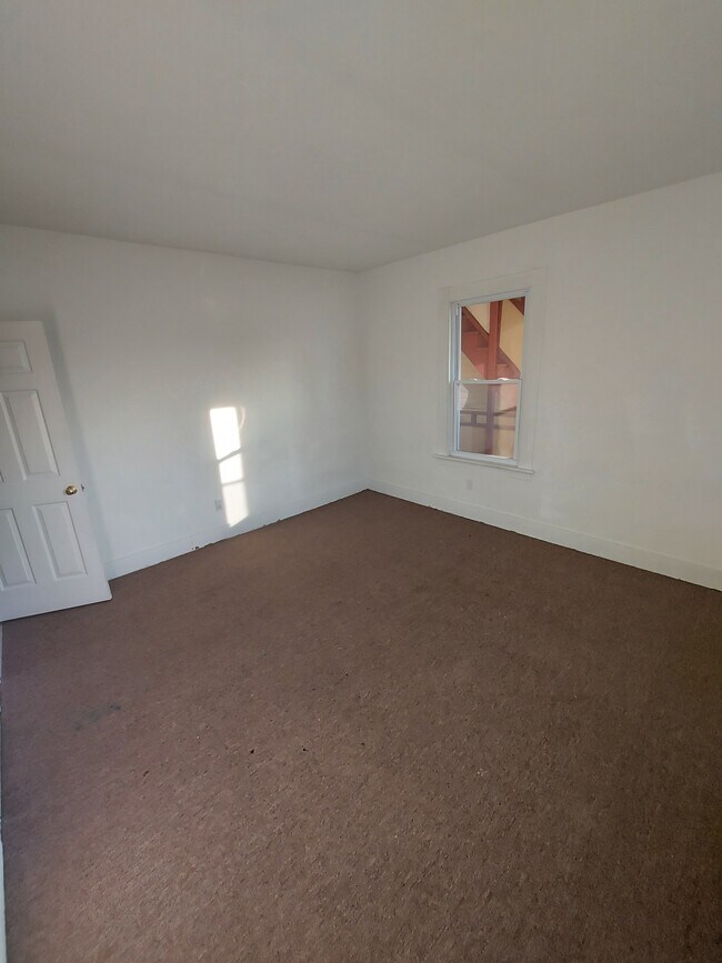 Building Photo - 52 Jewett St