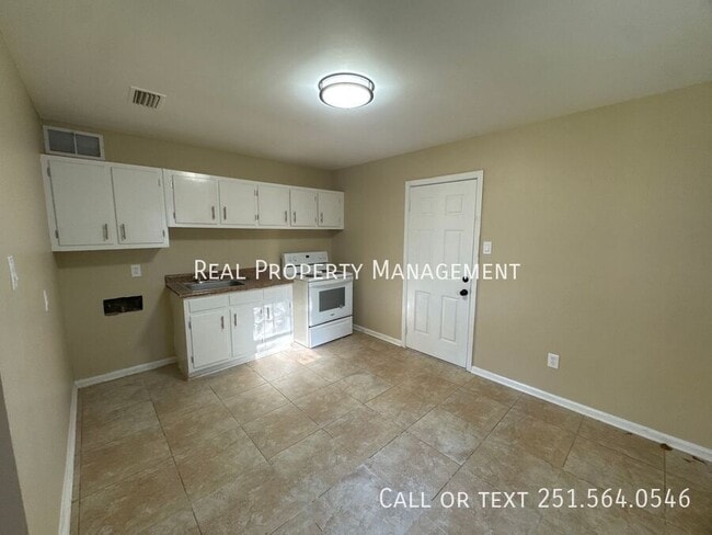 Building Photo - 6805 Stinson Ct