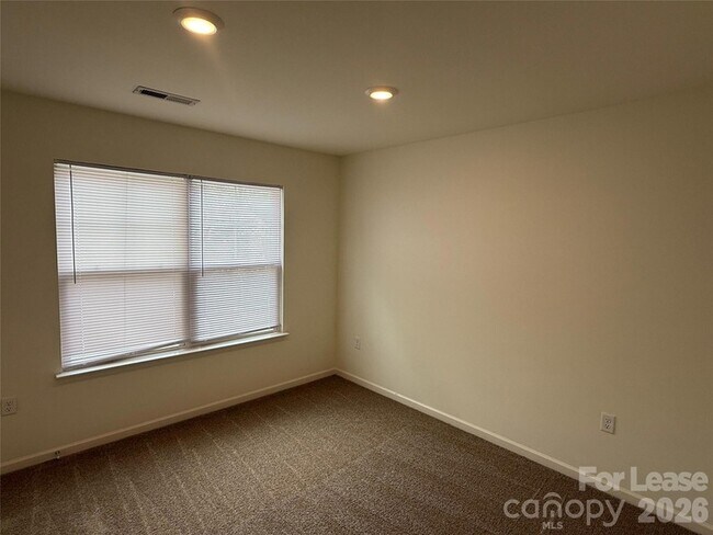 Building Photo - 2021 Oakdale Rd