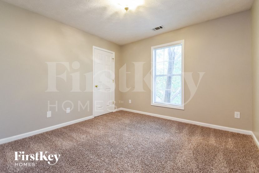 Building Photo - 821 Charles Hall Dr