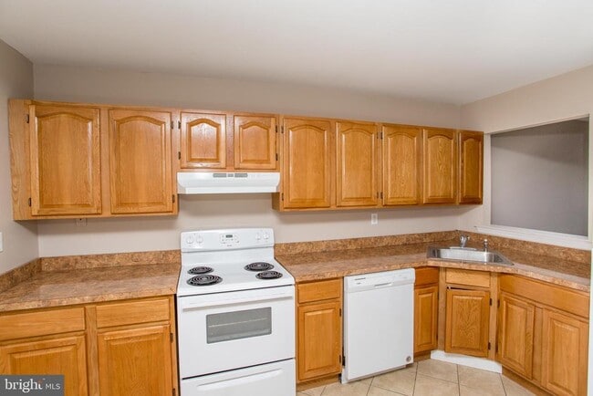 Building Photo - 10014 Beacon Hill Dr