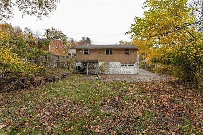 Building Photo - 1307 Universal Rd