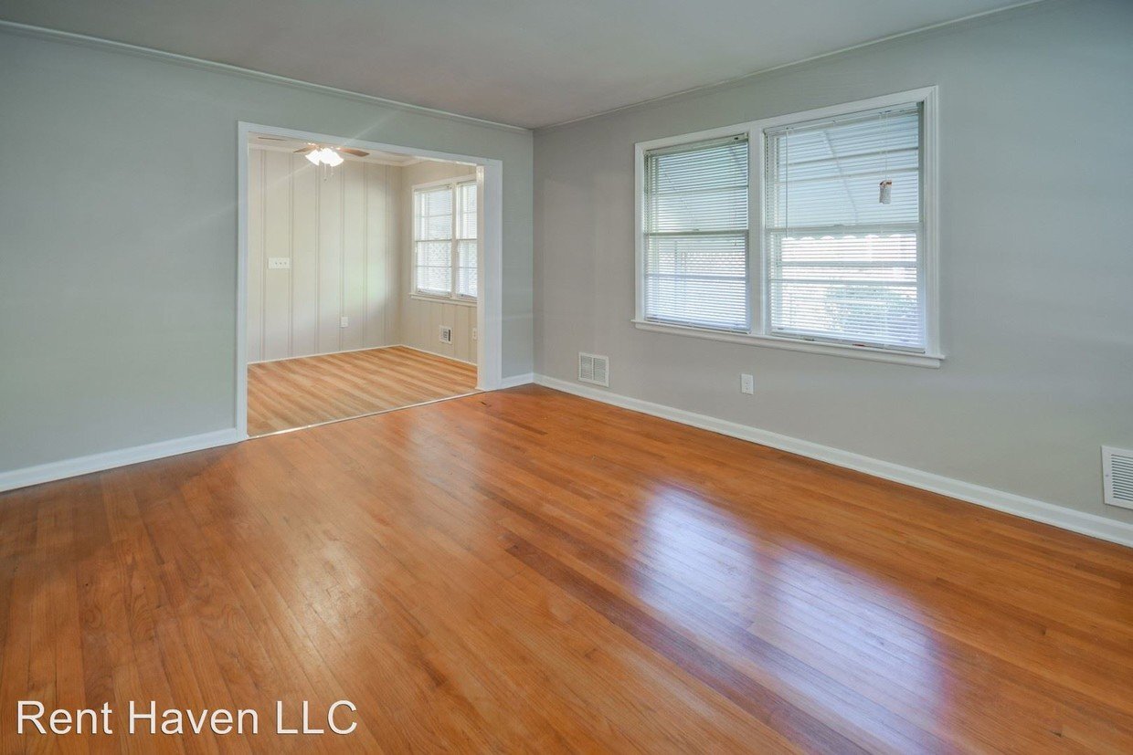 Building Photo - 4121 Chesterfield Dr