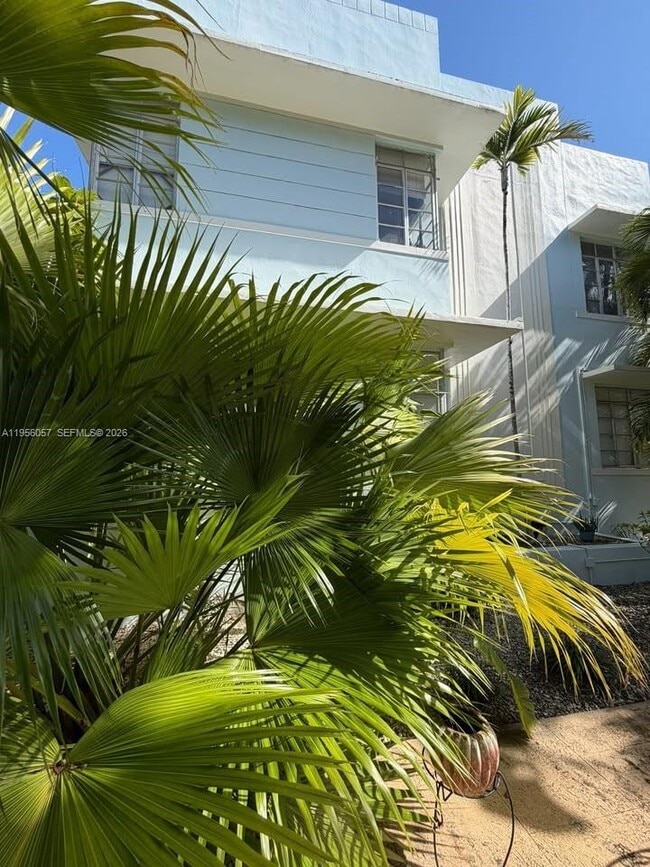 Building Photo - 825 Jefferson Ave