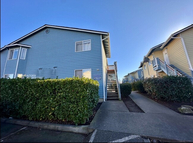 Building Photo - 537 NE Ellis Way