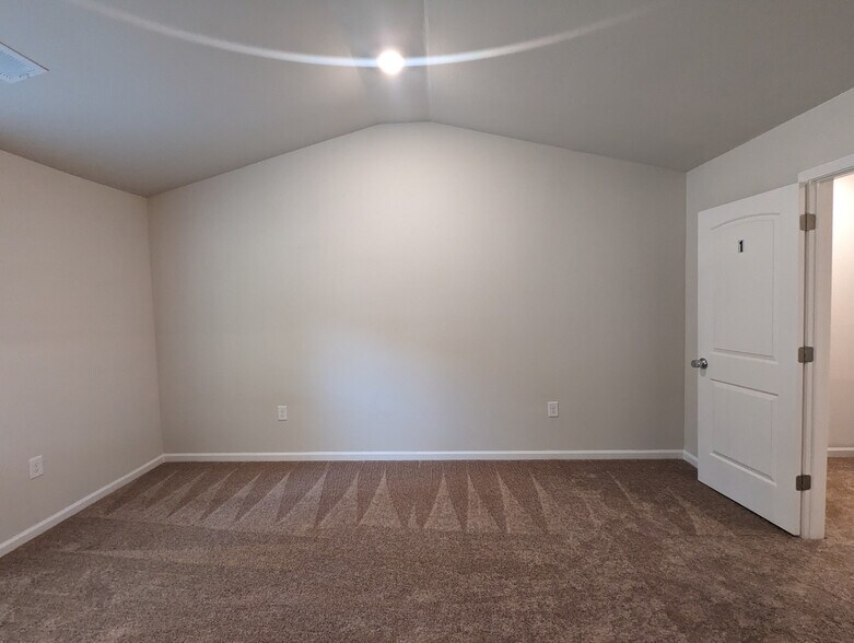 Building Photo - Room in House on Trailblazer St