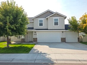 Building Photo - Bonelli Ave