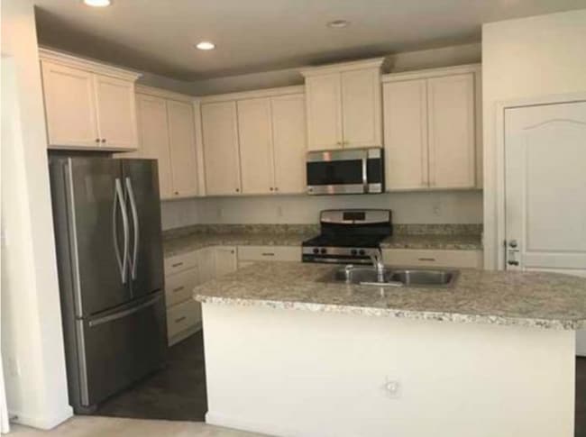 Building Photo - 1670 W Matisse Dr