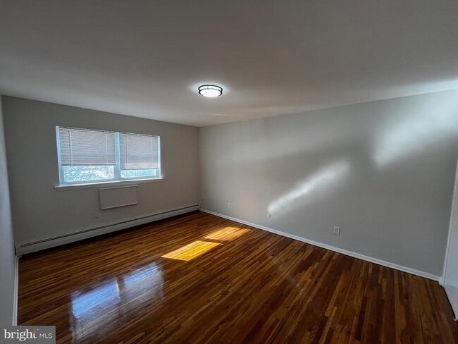 Building Photo - 91 Oak St