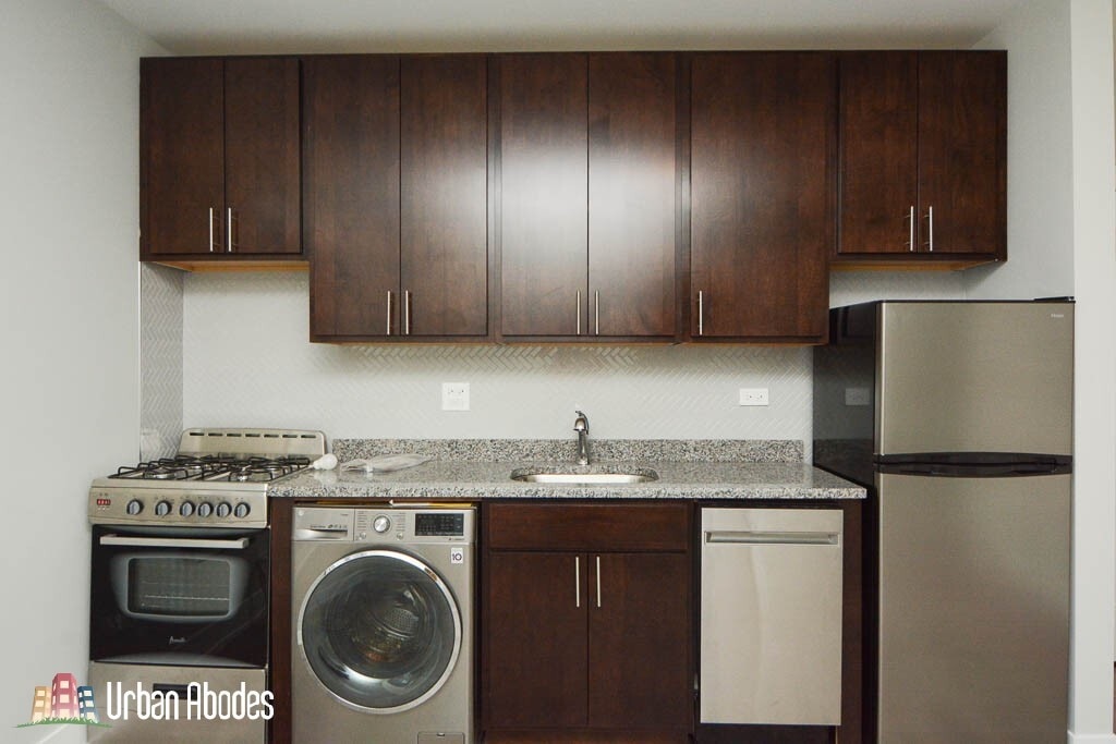 Building Photo - 445 W Belden Ave