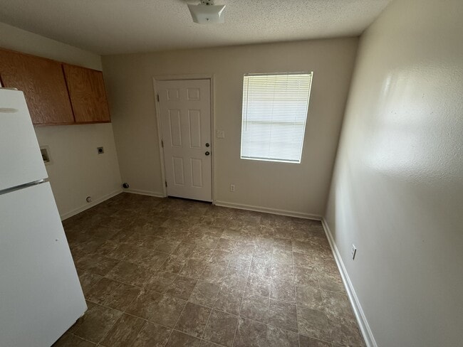 Building Photo - 100 A Ruth Cove