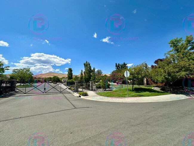 Building Photo - 3 Bedroom 2.5 Bathroom + Loft & 2 Car gara...