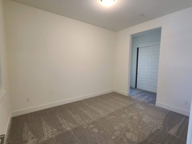 Building Photo - BEAUTIFUL BRAND NEW "NEXT-GEN" HOME W/ SOLAR & SIERRA VIEWS!!