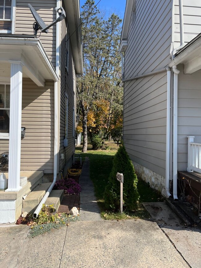 Building Photo - 4-Bedroom, 1-Bath Single Family Home