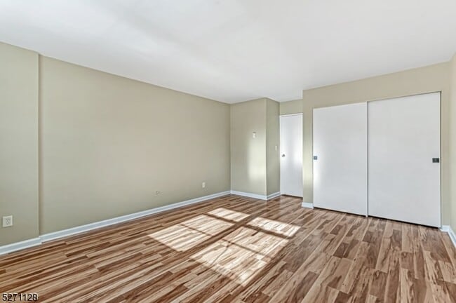 Building Photo - 798 Eves Dr