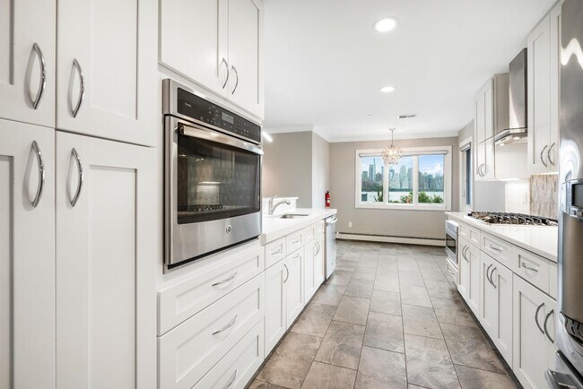 Building Photo - 14A Riverview Cir