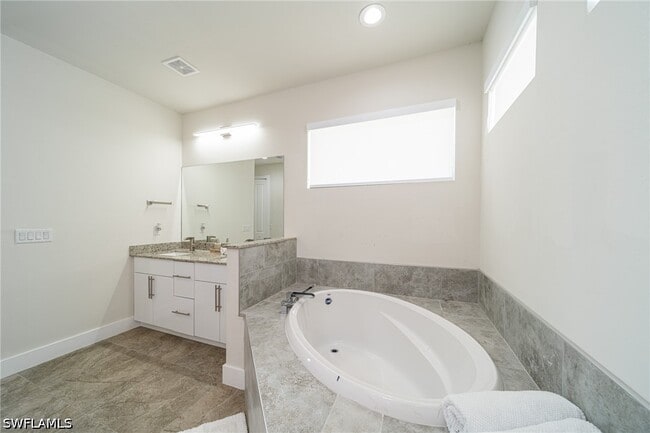 Building Photo - 1608 NW 38th Ave