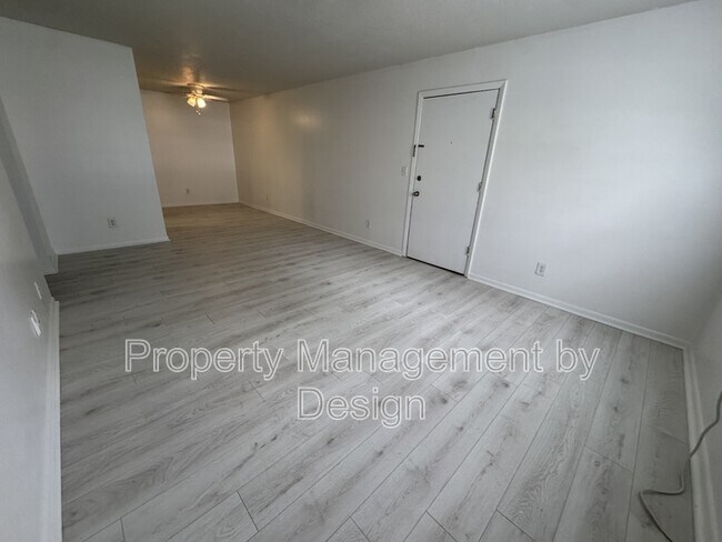 Building Photo - 1039 5th St