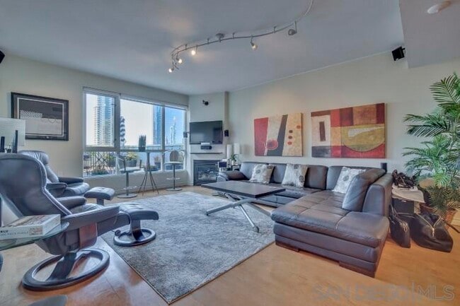 Building Photo - 1240 India St