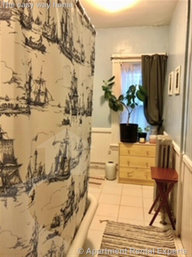 Building Photo - 33 Chester St