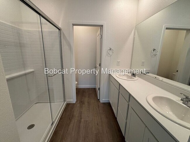 Building Photo - 839 Centerville St