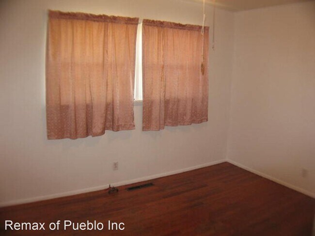 Building Photo - 3 br, 1.5 bath House - 2039 RIDGEWOOD LANE