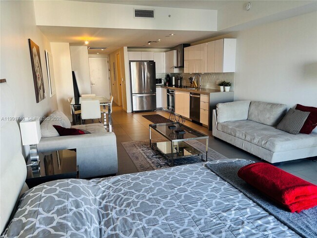 Building Photo - 1600 NE 1st Ave