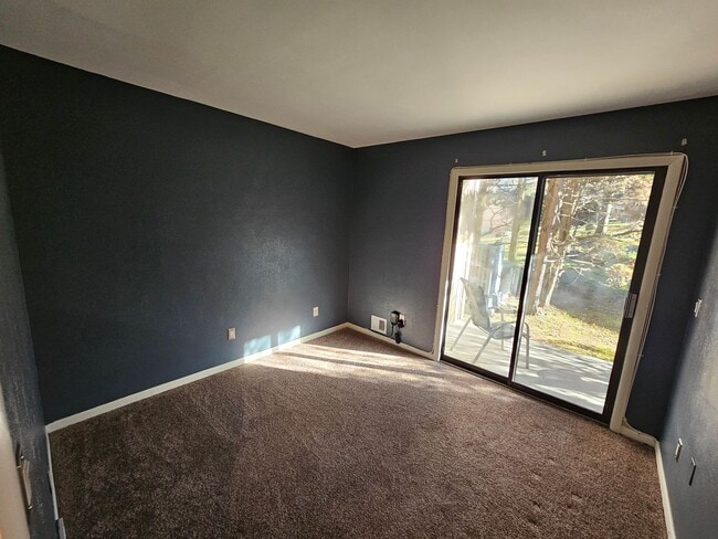 Building Photo - FOX HILL!!! Beautiful Two Bedroom Condo available now for immediate move in!!!