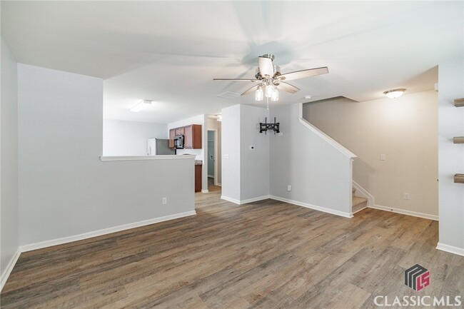 Building Photo - 157 Brockett Dr