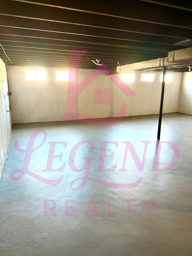 Building Photo - Spacious 4-Bedroom Home with Private Primary Suite & Hardwood Floors!