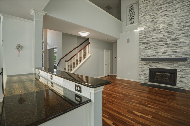 Building Photo - 2302 Marblecrest Ln