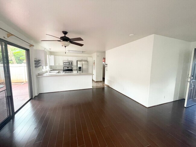 Building Photo - Move In Ready- 4 Bd, 3 Ba- Available Now i...