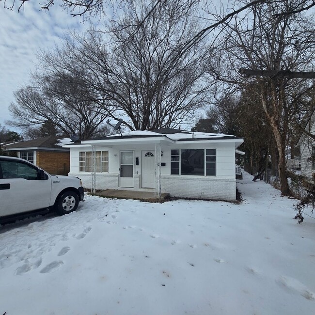 Building Photo - 701 McLain St