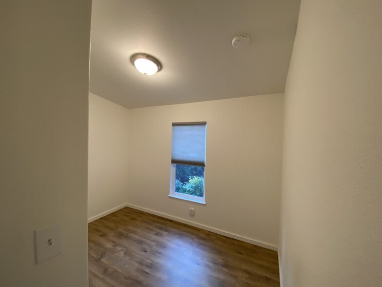 Building Photo - 79 Alder St