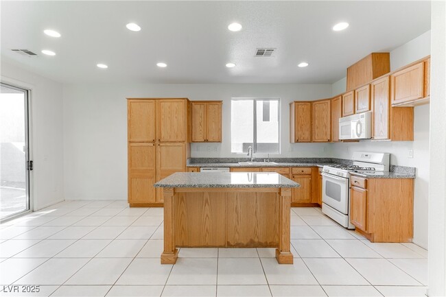 Building Photo - 523 Moses Lake Ct