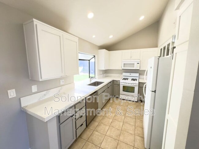 Building Photo - 905 Viewpoint Dr