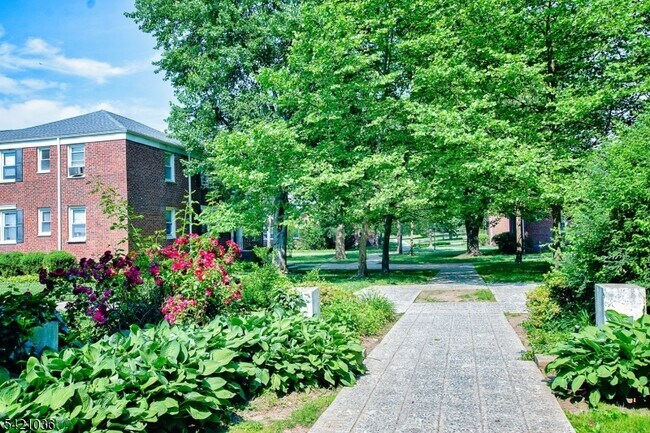 Building Photo - 412 Morris Ave