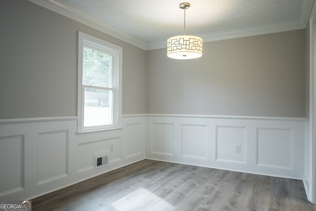 Building Photo - 1030 Carriage Hill Rd