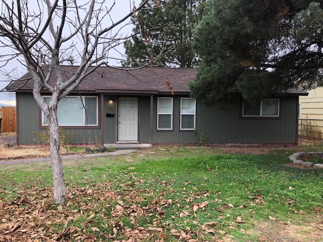 Primary Photo - Lovely 3 Bed 1 Bath Home