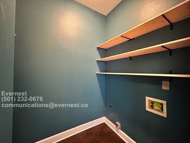 Building Photo - 9501 William Little Dr