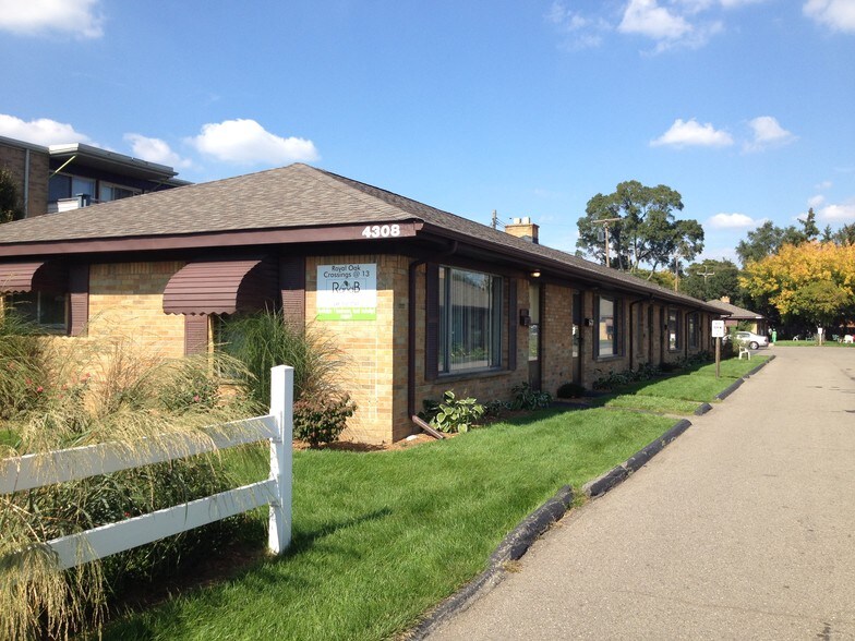 Building Photo - 4304 W 13 Mile Rd
