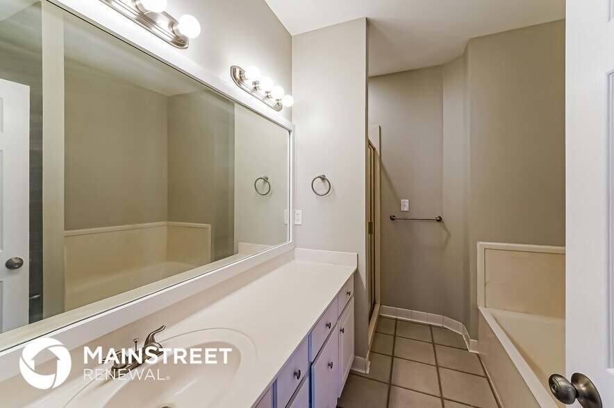 Building Photo - 1008 Lexington Dr