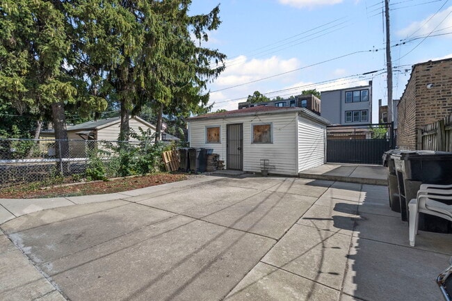 Building Photo - 4237 W Potomac Ave