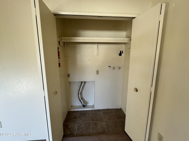 Building Photo - 6330 E Copper Hill Dr
