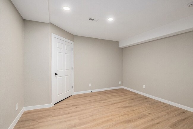 Building Photo - 6665 Knox Ct