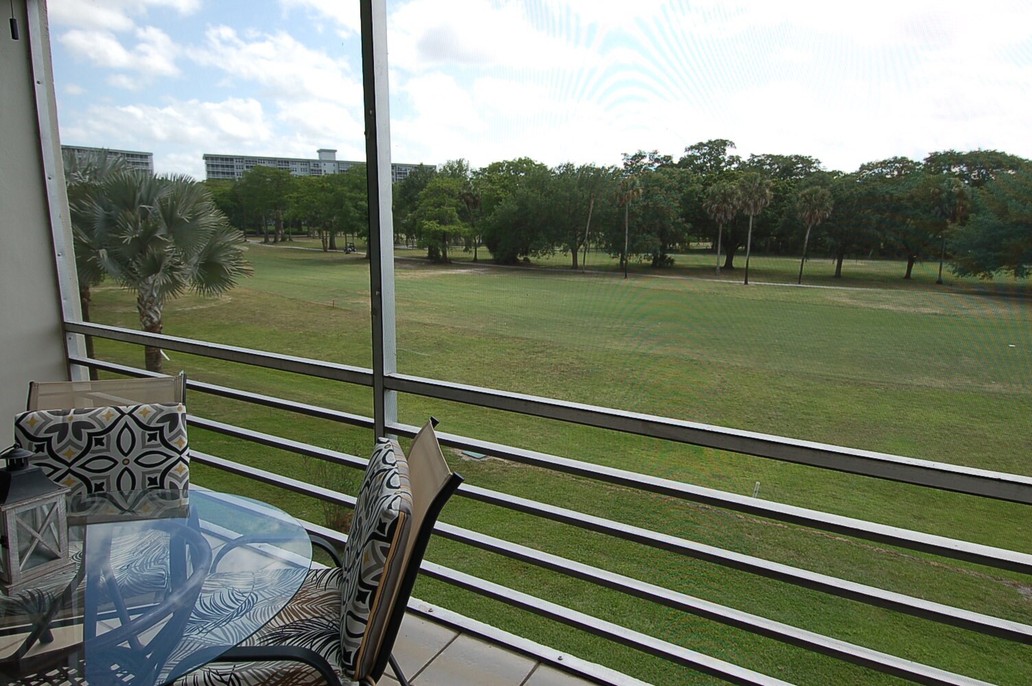 Building Photo - 575 Oaks Ln